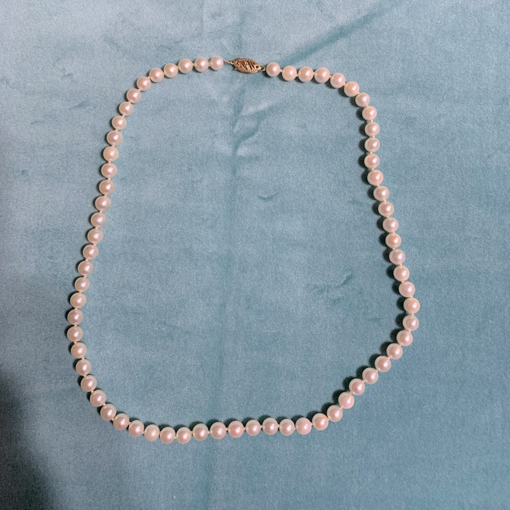 Pearl Necklace, bracelet and earring set